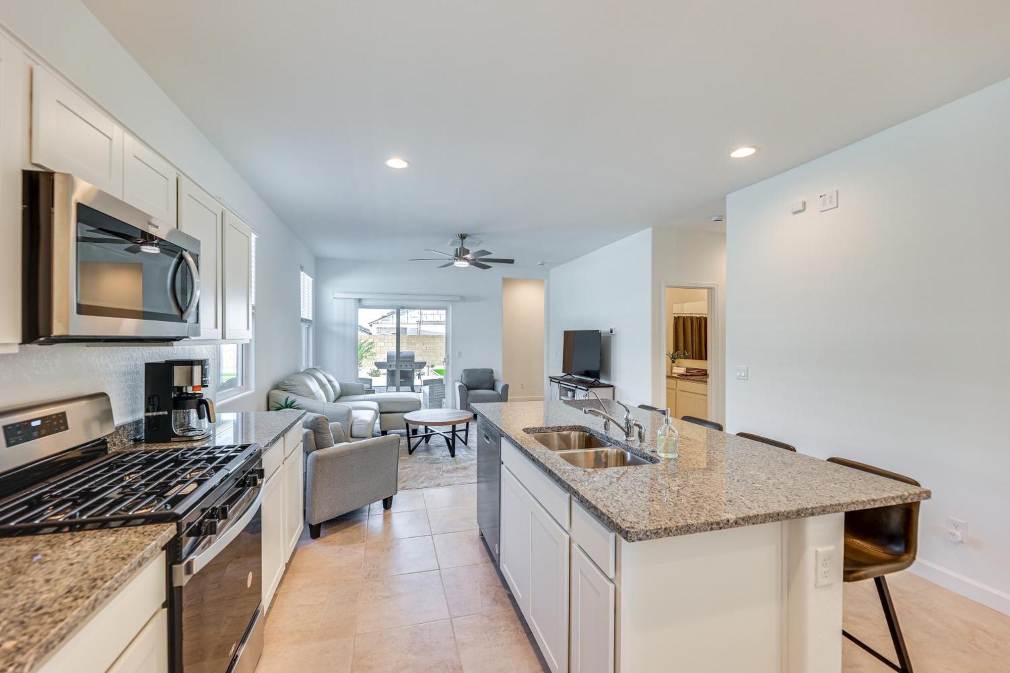 Maricopa Home With Putting Green And Covered Patio! Eksteriør billede